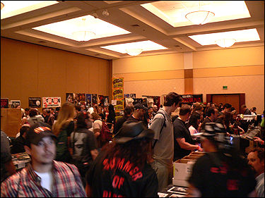 Another crowded room at Fangoria's Weekend of Horrors!