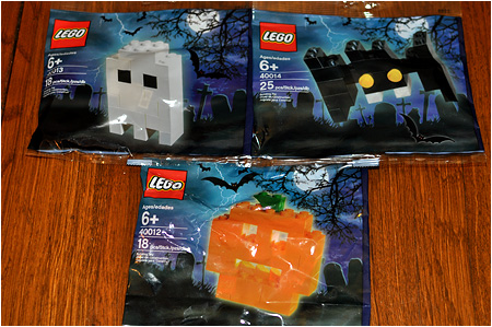 The 2010 LEGO Halloween Ghost, Bat, And Pumpkin Set!