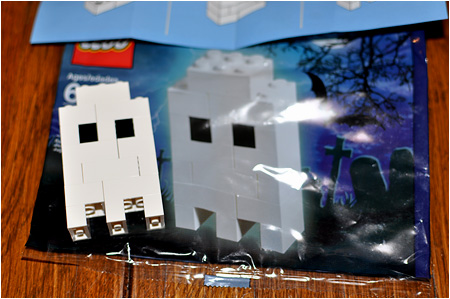 The 2010 LEGO Halloween Ghost! LEGO Number 40013