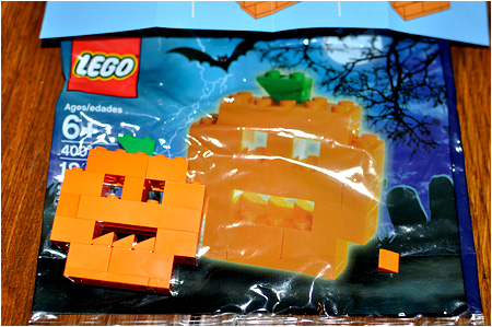 The 2010 LEGO Halloween Pumpkin! LEGO Number 40012