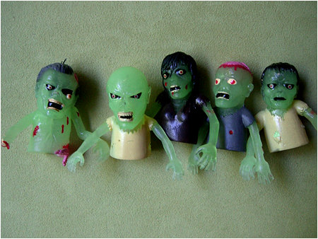 Glow Zombie Finger Puppets – Archie McPhee