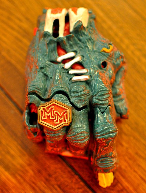 mighty-max-grips-the-hand1