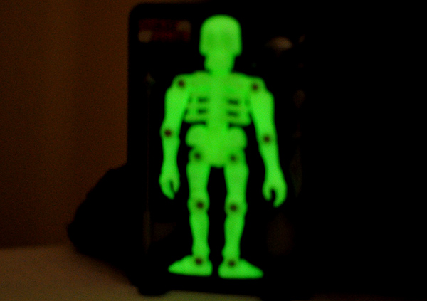 Pocket Power Glo-Bones - the glow-in-the-dark battling skeleton!