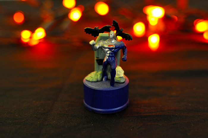 Monsters Meet Pepsiman Gravestone Bats bottle cap figure from Japan!