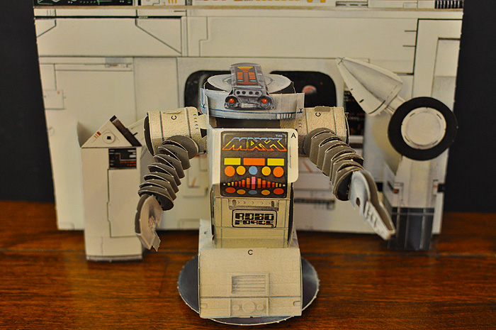 The Robo Force Punch-Out Toy Book: Maxx Steele!