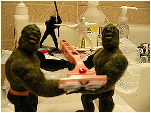 "MOSS MAN LOVE NEW RAZOR! RAAAAR!"
